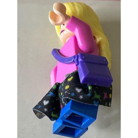 Lego Friends Luna Lovegood Minifigure Pink Top Skirt Purple Bag Blonde Hair - Picture 4 of 4
